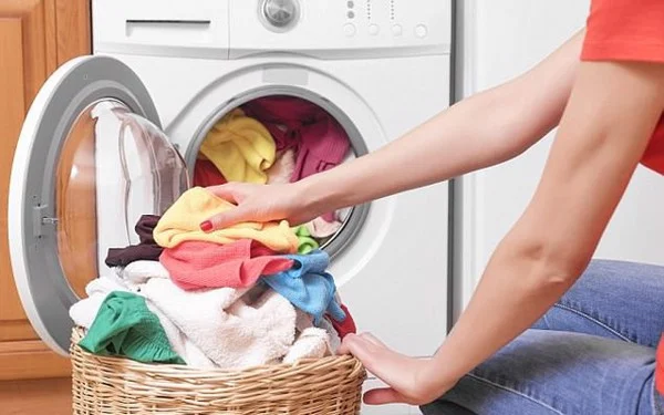 Cách giặt áo thun bằng máy giặt mà không bị phai màu